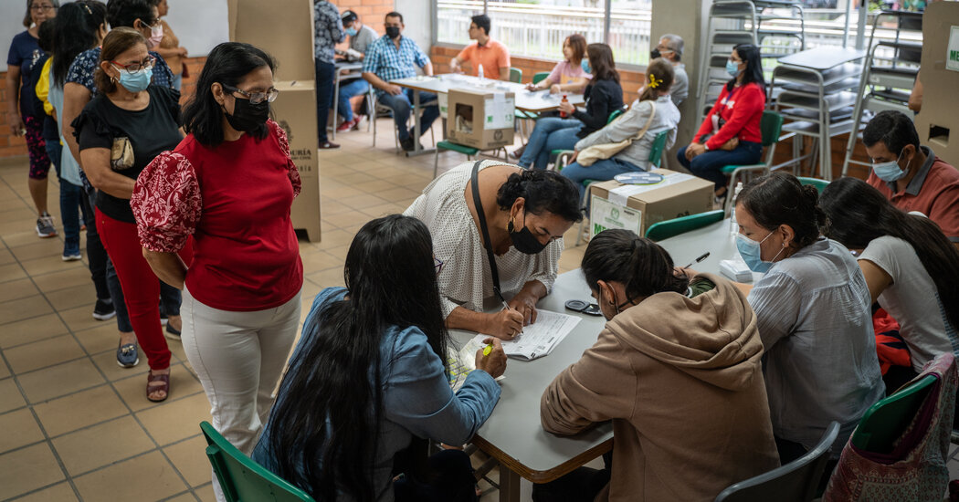 Colombia Live Updates: Polls Close in Pivotal Presidential Runoff Election