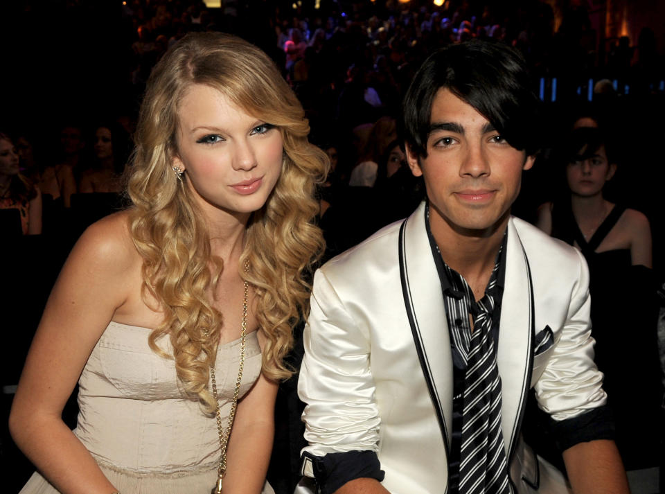 Fans think Joe Jonas changed the lyrics to this Jonas Brothers song to support Taylor Swift