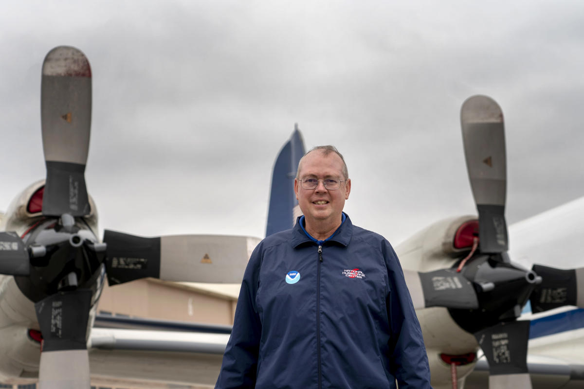 Hurricane chief to take over as weather service director