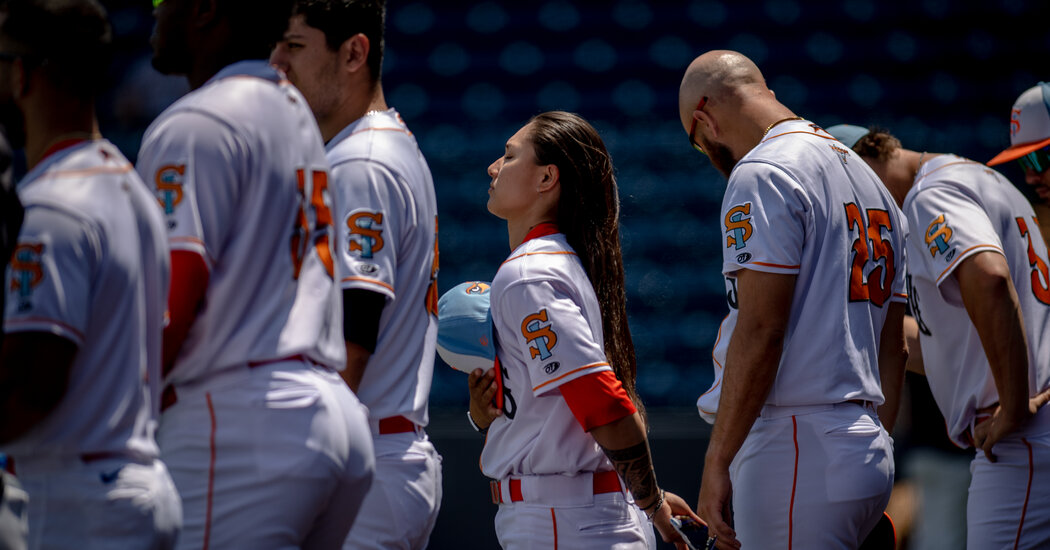 Kelsie Whitmore Catches On With Staten Island FerryHawks