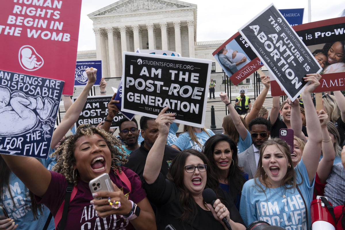 Live updates | Supreme Court overturns Roe v. Wade