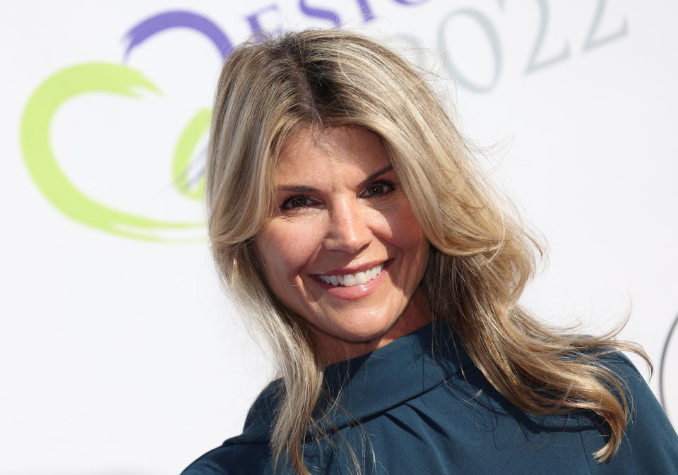 Lori Loughlin makes red carpet return after college admissions scandal arrest, prison sentence