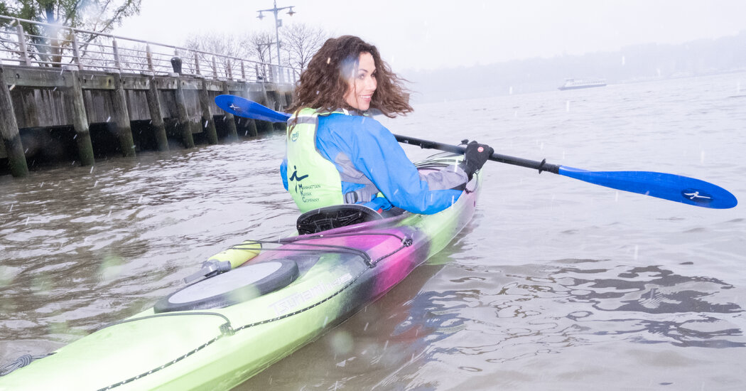 Minnie Driver Paddles Out to Sea