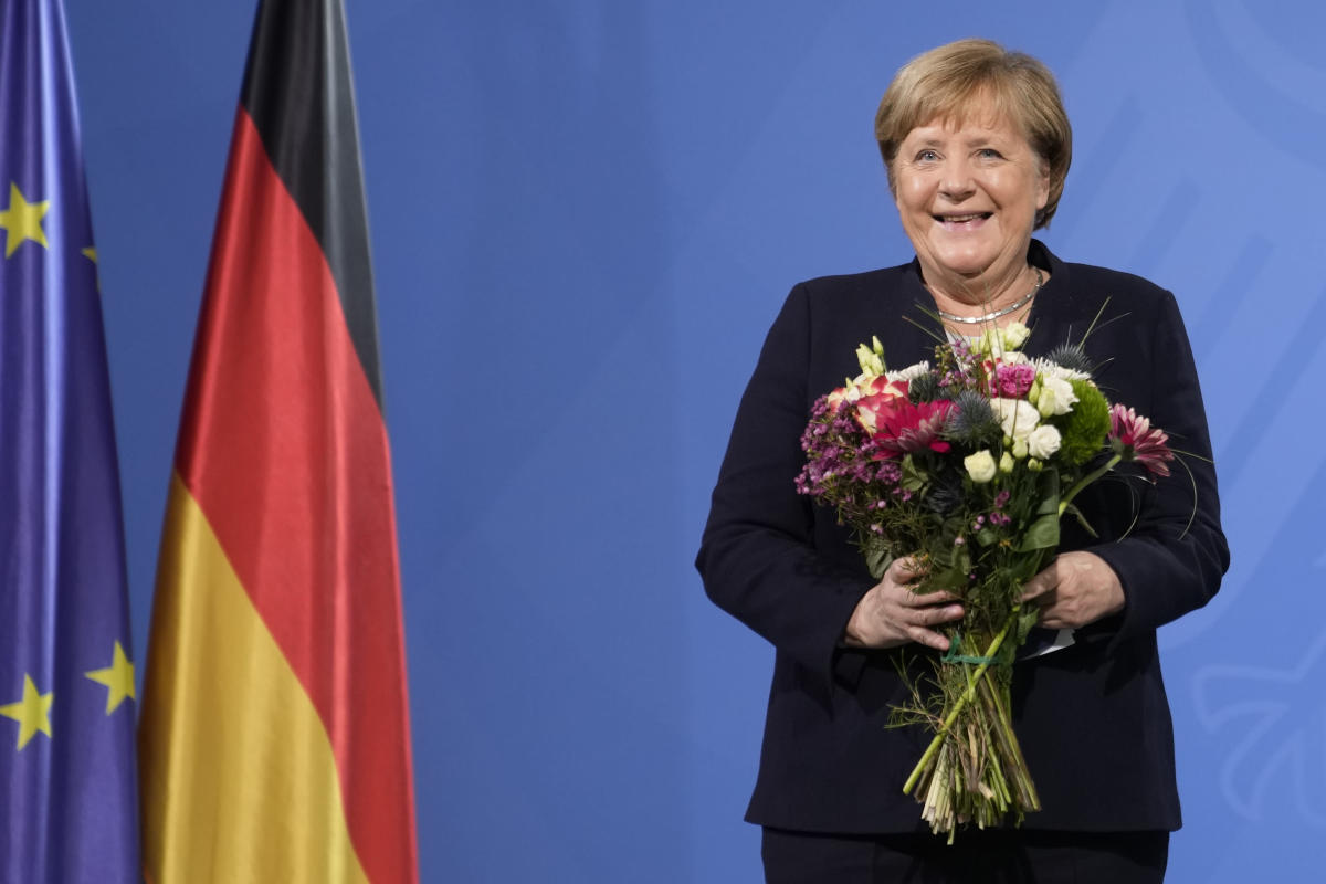 Report: Merkel slams war in Ukraine, hints at next role