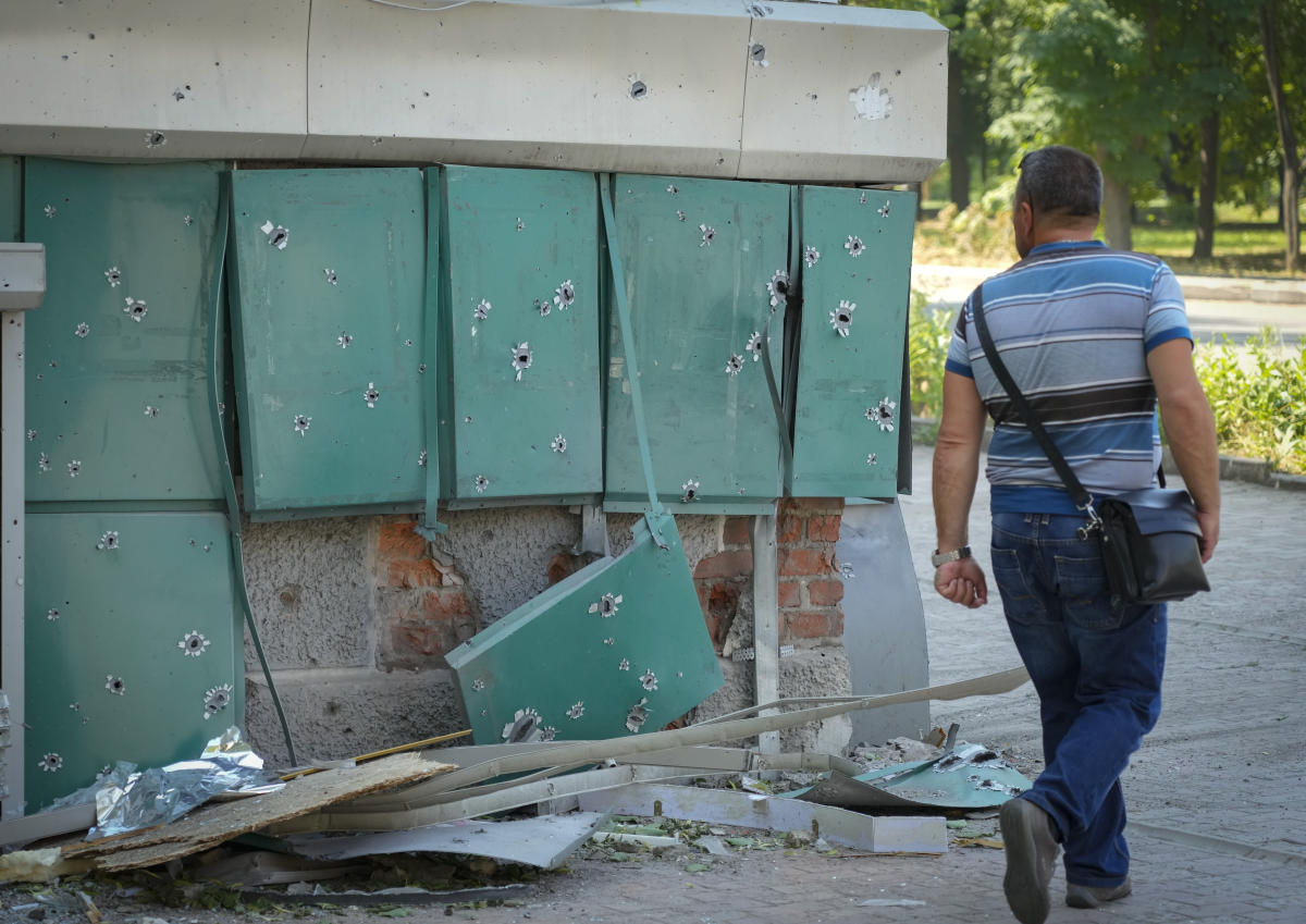 Russians control 80% of key Ukraine city, cut escape routes