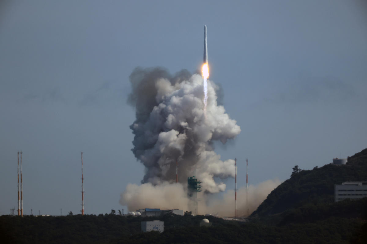 S. Korea runs 1st successful homegrown space rocket launch