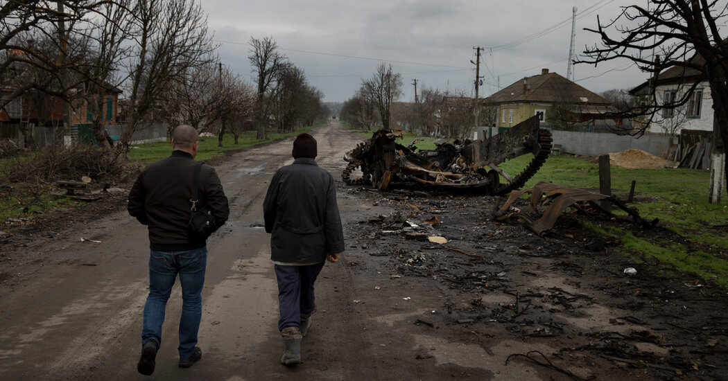 The Corpse of a Russian Soldier, and the Cold but Human Urge to Look