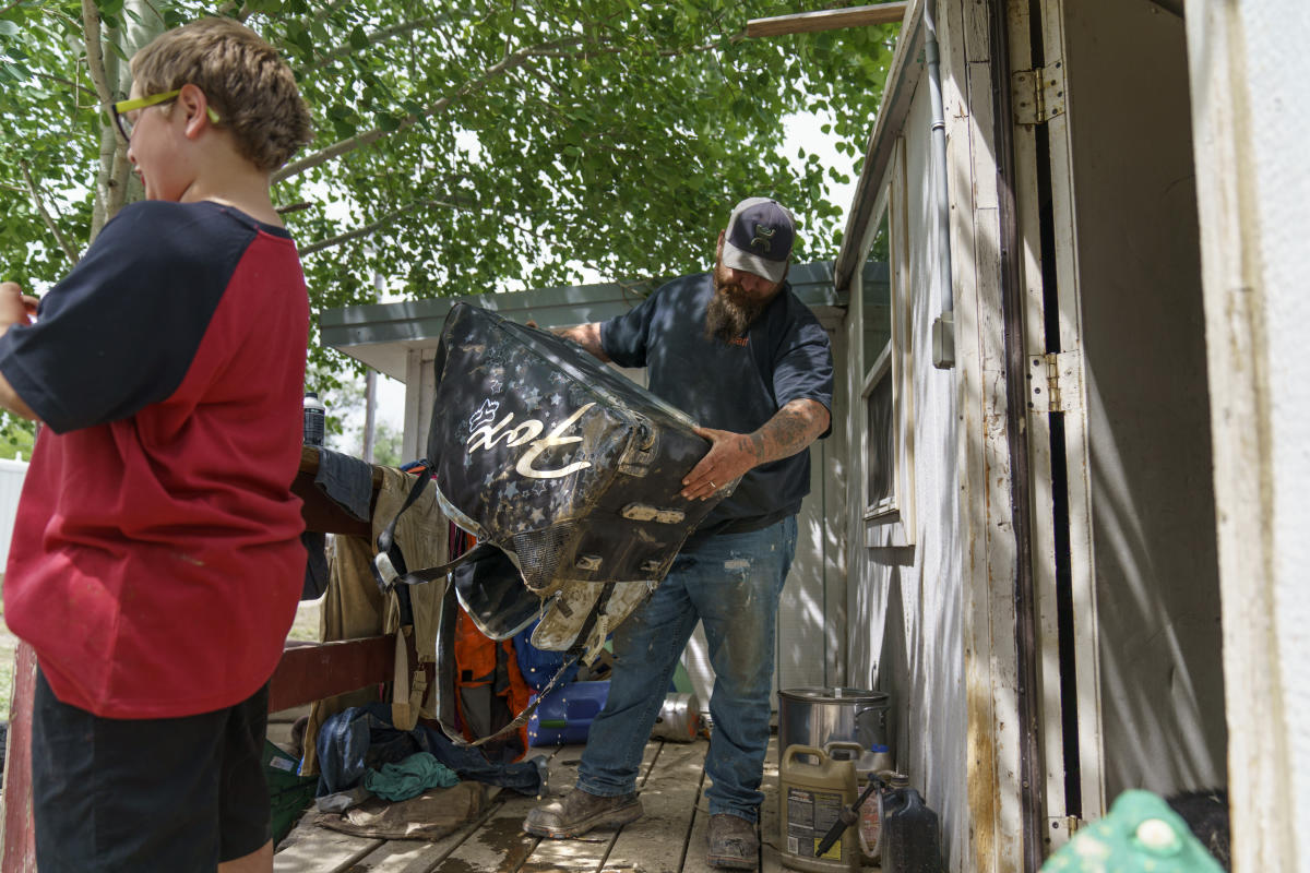 Yellowstone aims for quick opening; flooded towns struggling