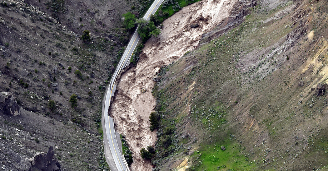 Yellowstone Park, Staggered by Rain and Floods, Will Stay Closed for Days