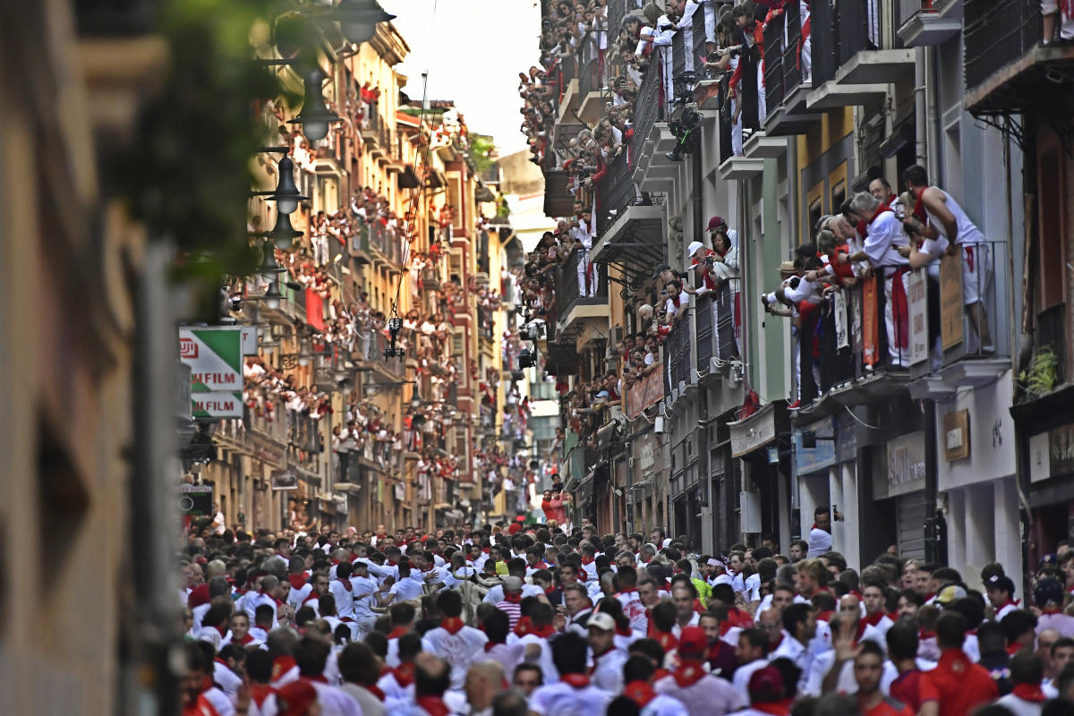 Bulls run in Pamplona for 1st time since 2019; no one gored