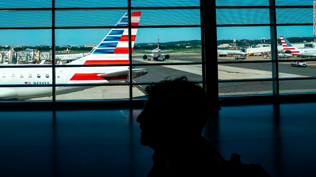 East Coast thunderstorms disrupt hundreds of US flights