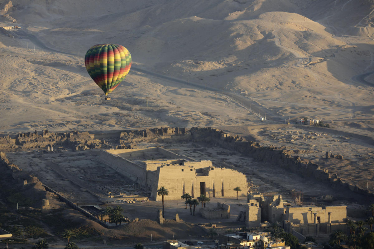 Egypt suspends hot air ballooning over Luxor after 2 injured