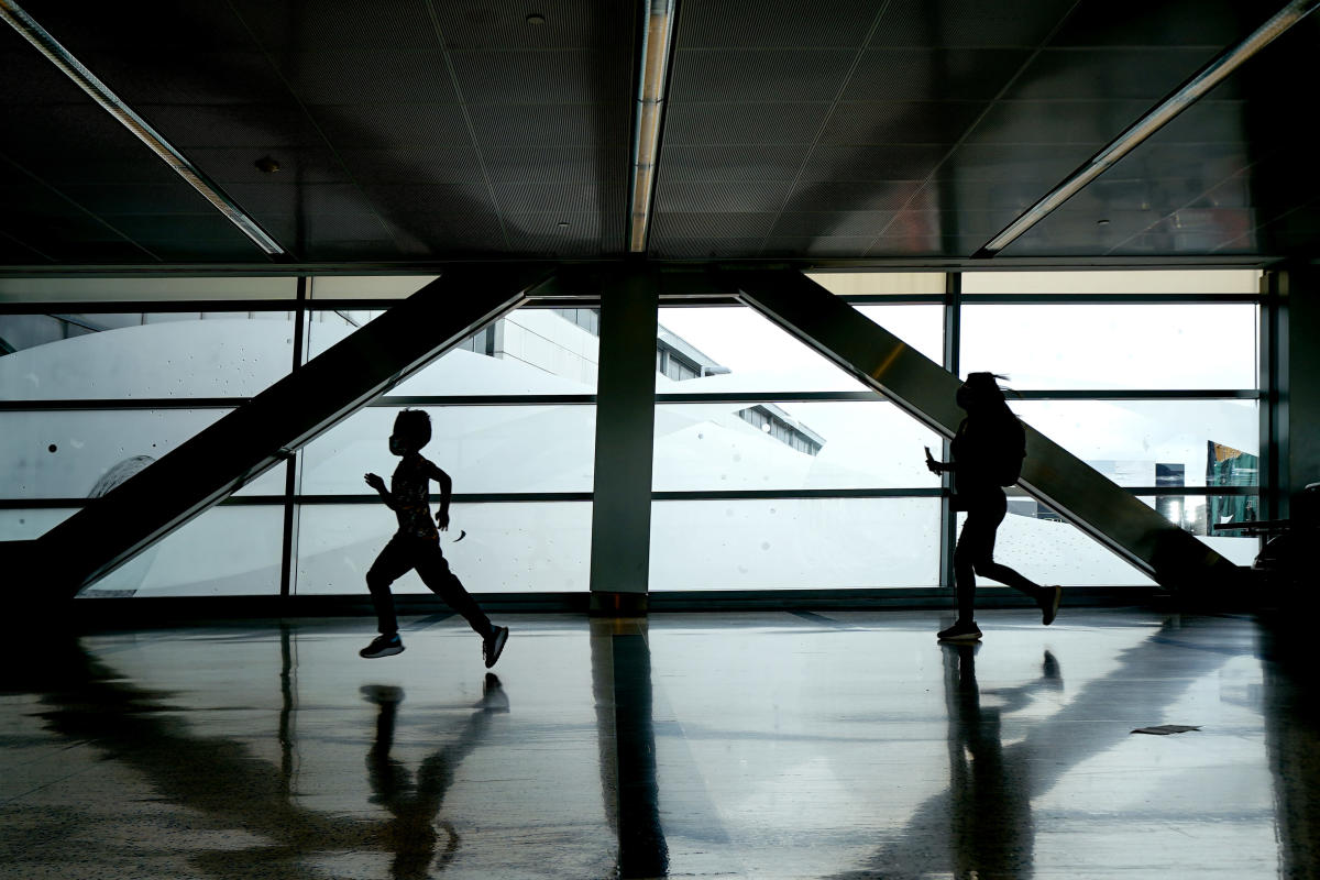 Holiday getaway pushes US airport traffic to pandemic high