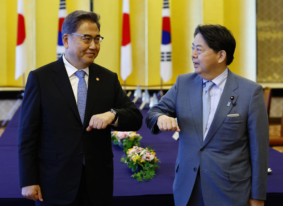 Japan calls for S. Korea’s steps to resolve row after talks