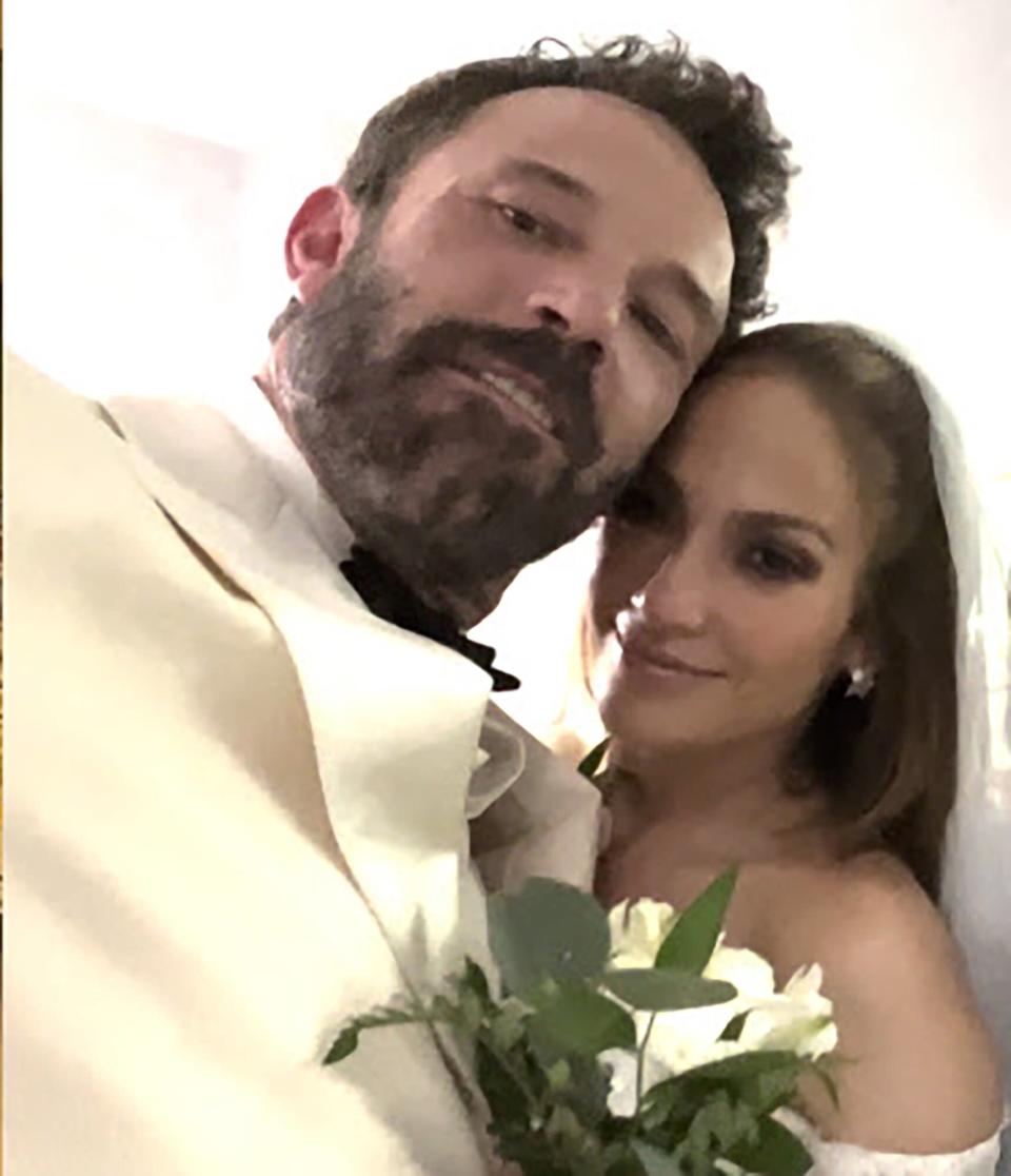 Jennifer Lopez and Ben Affleck’s Minister Says Couple Exchanged ‘Beautiful Words’ During Vows