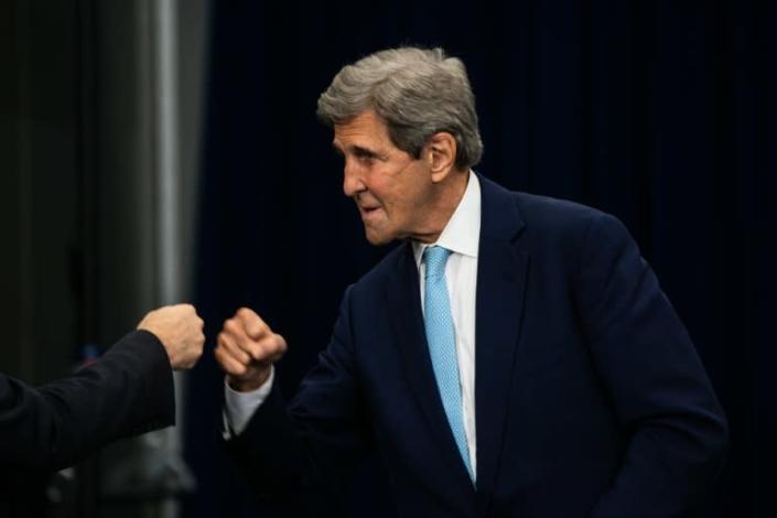 Kerry vows US to meet climate goal despite court setback