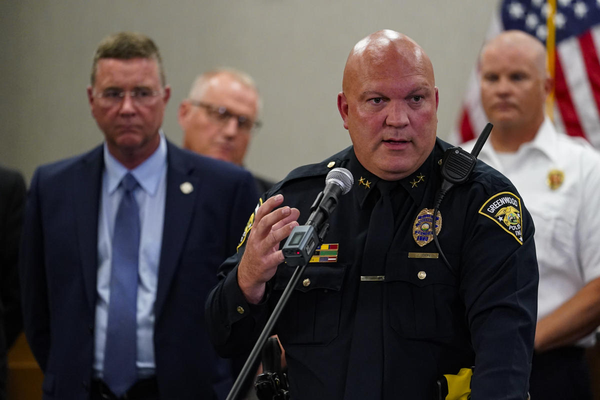 Police laud actions of man who killed Indiana mall attacker