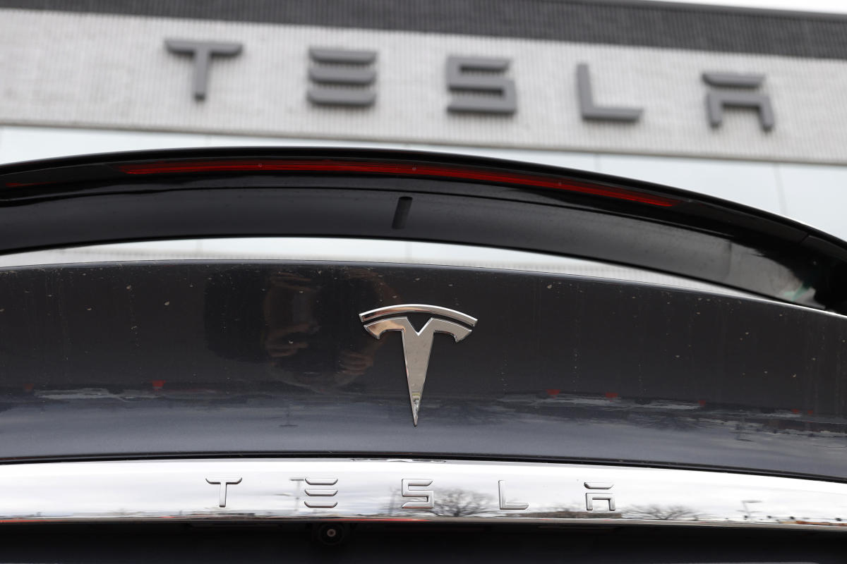 Tesla’s 2Q sales drop amid supply chain, pandemic problems