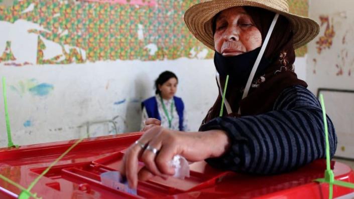 Tunisia referendum: Turnout low in vote on increasing president’s powers