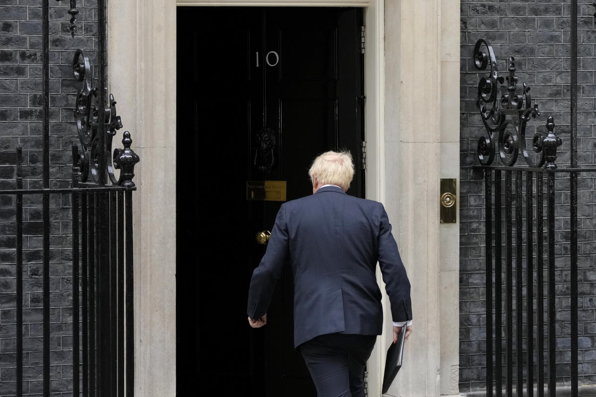 UK leader hopefuls jostle as Johnson digs in for final weeks