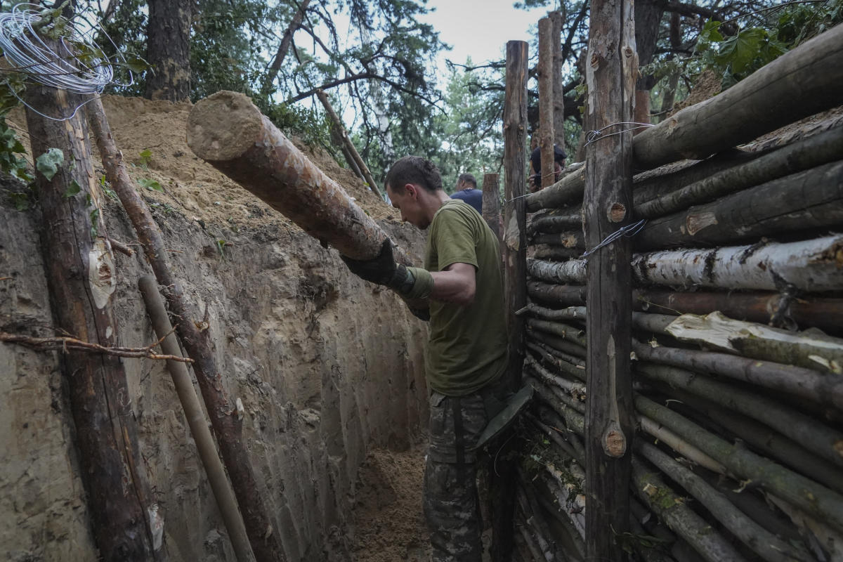 Ukrainian governor urges evacuation of 350,000 residents