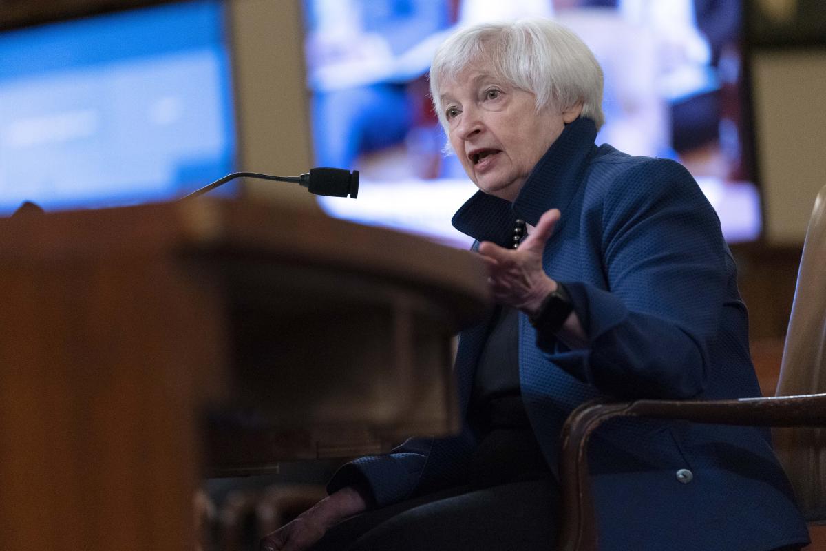 Yellen downplays US recession as wave of economic data looms