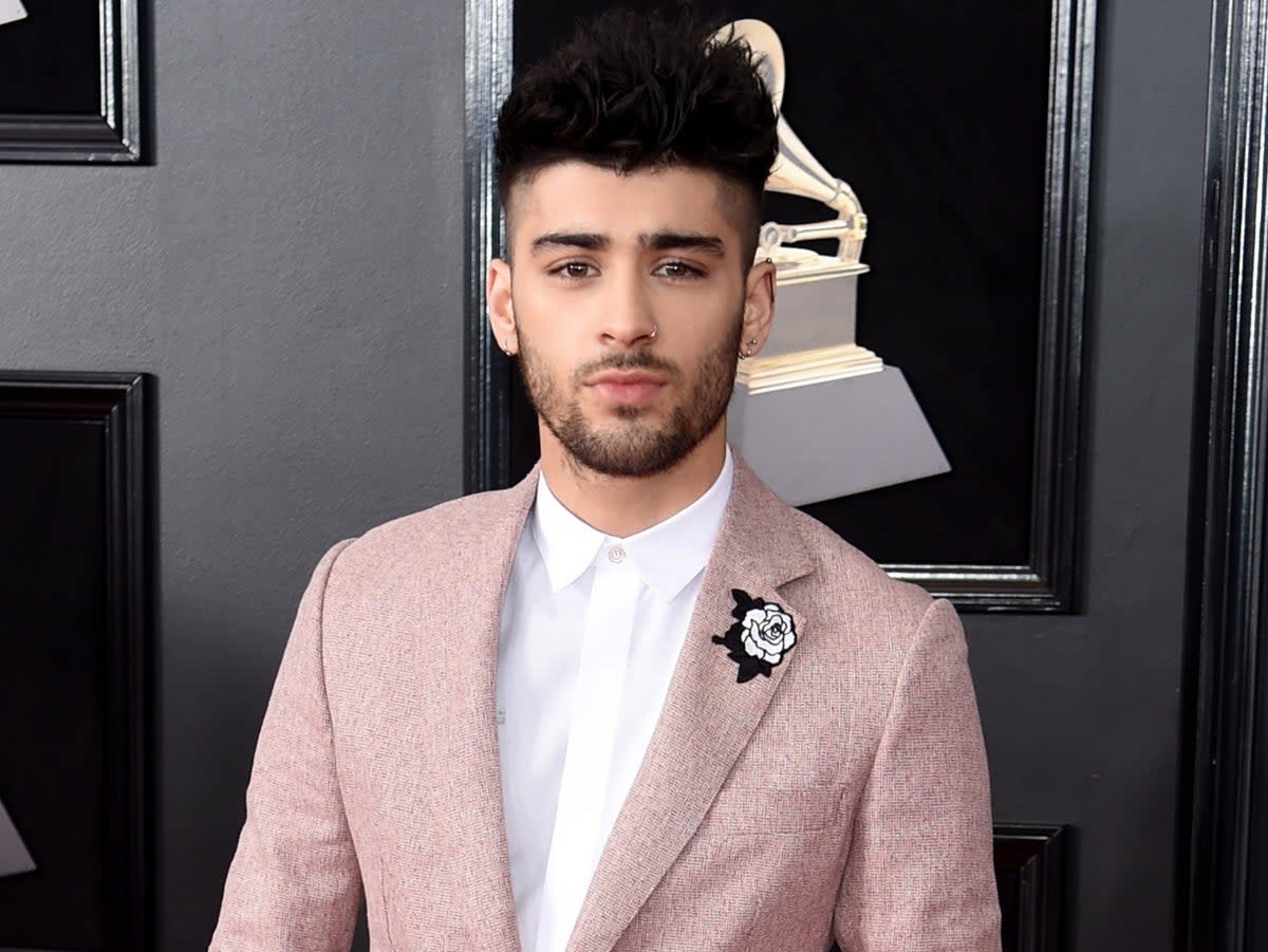 Zayn Malik sports pink hair in rare Instagram selfie