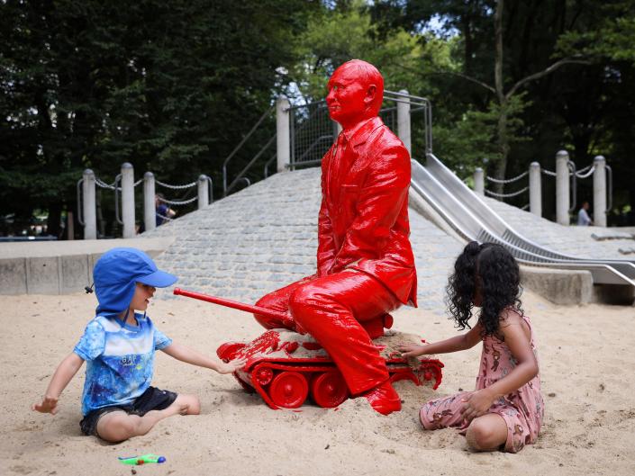 A sculpture of Vladimir Putin riding a miniature tank popped up in New York’s Central Park — and was quickly targeted by kids