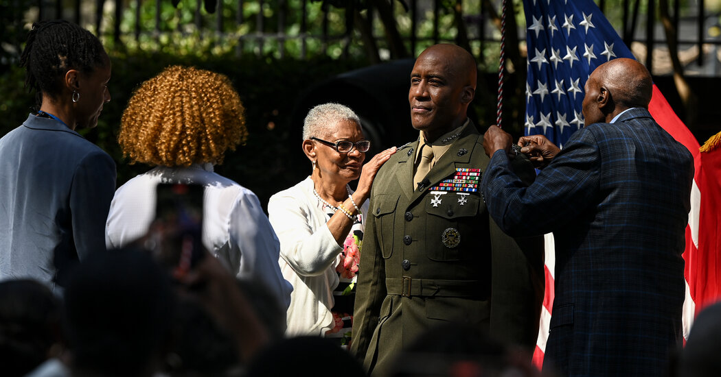 After 246 Years, Marine Corps Gives 4 Stars to a Black Officer