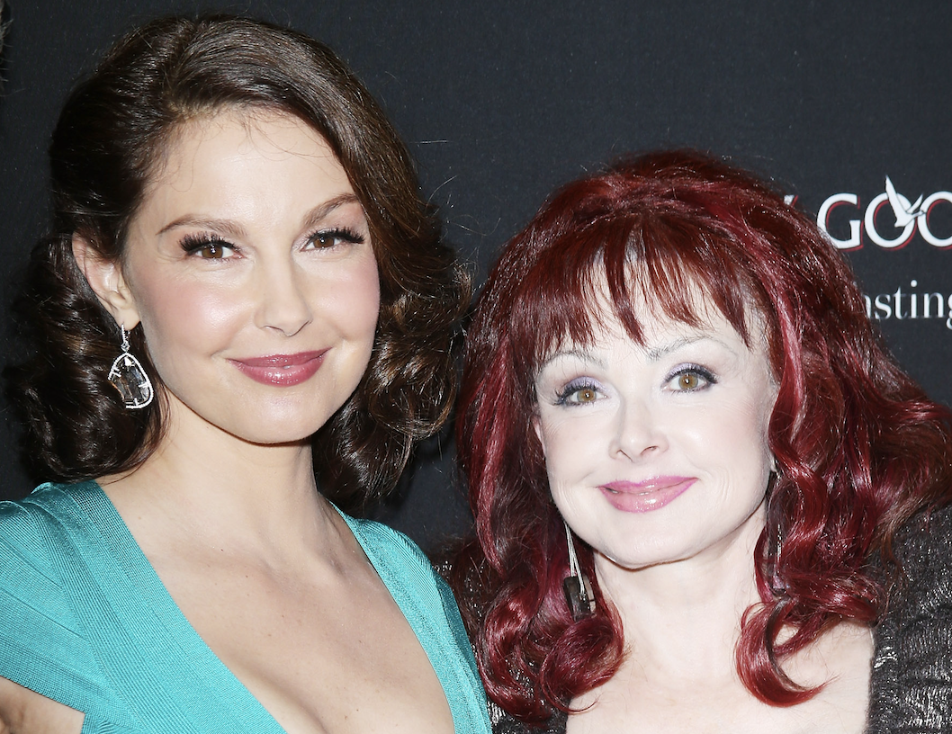 Ashley Judd says discovering mom Naomi as she died ‘haunts my nights’