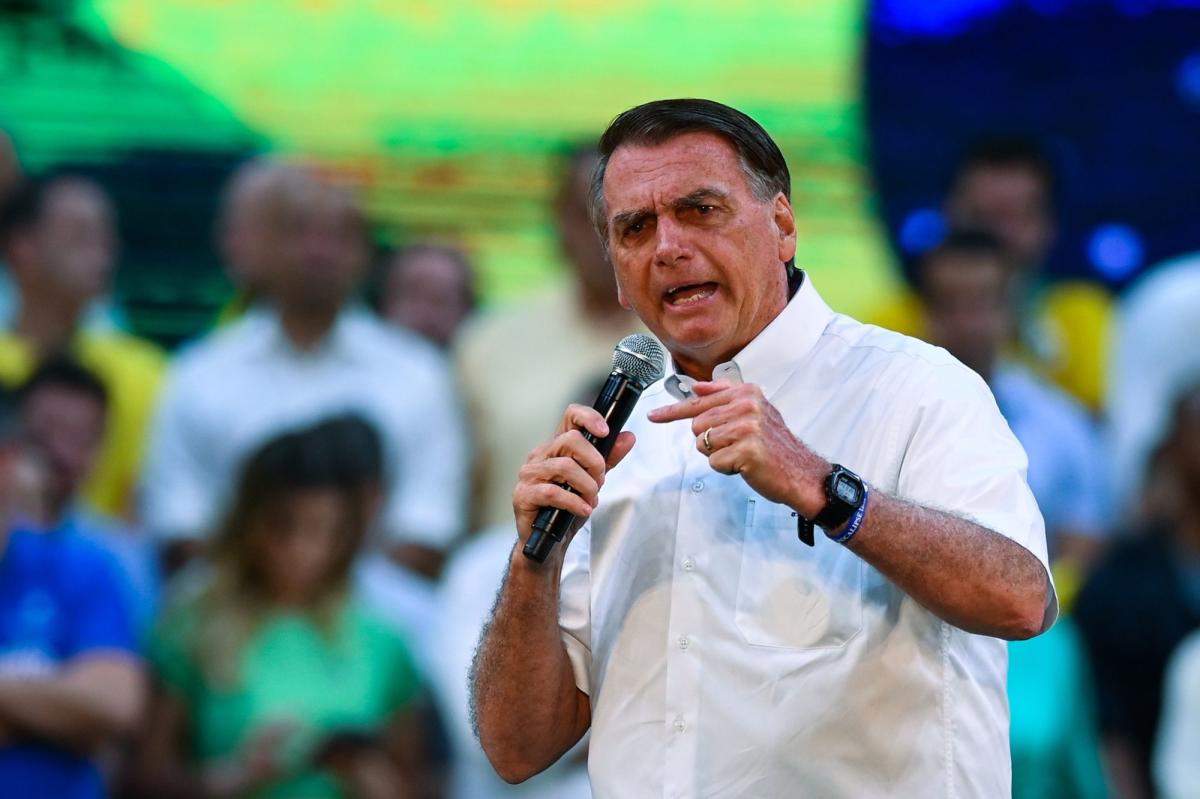 Bolsonaro Charges at Man Who Heckled Him in Front of His Home