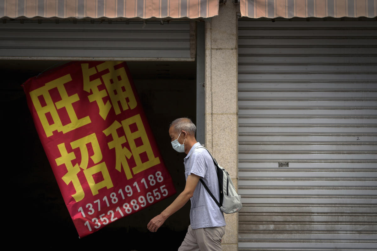 China cuts power to factories, homes as reservoirs fall