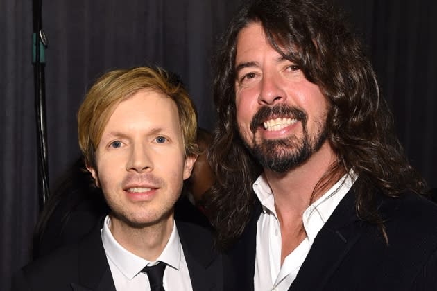 Dave Grohl Sits in With Beck for Seals and Crofts’ Classic ‘Summer Breeze’ at L.A.’s Tiny Largo Theater