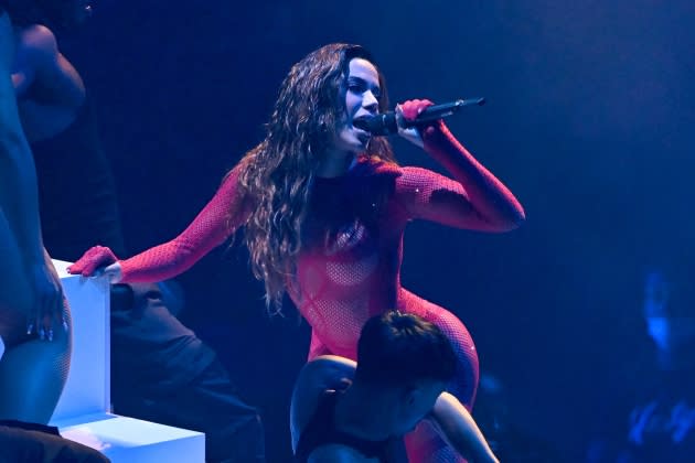 ‘Did You Think I Wasn’t Going to Shake My Ass?’: Anitta Gets Sexy With Performance of ‘Envolver’ at the 2022 VMAs