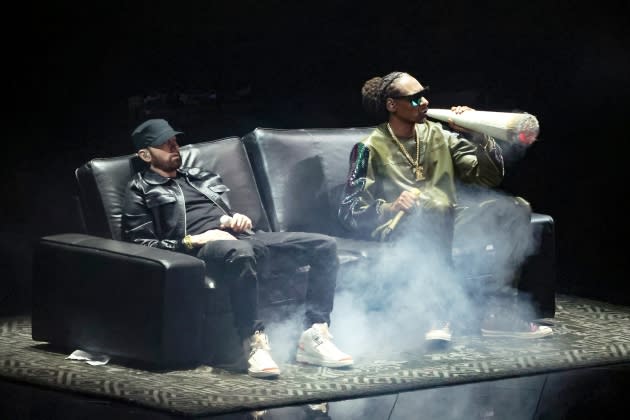 Eminem & Snoop Dogg Bring Detroit, Long Beach & the Metaverse to Their 2022 VMAs Performance