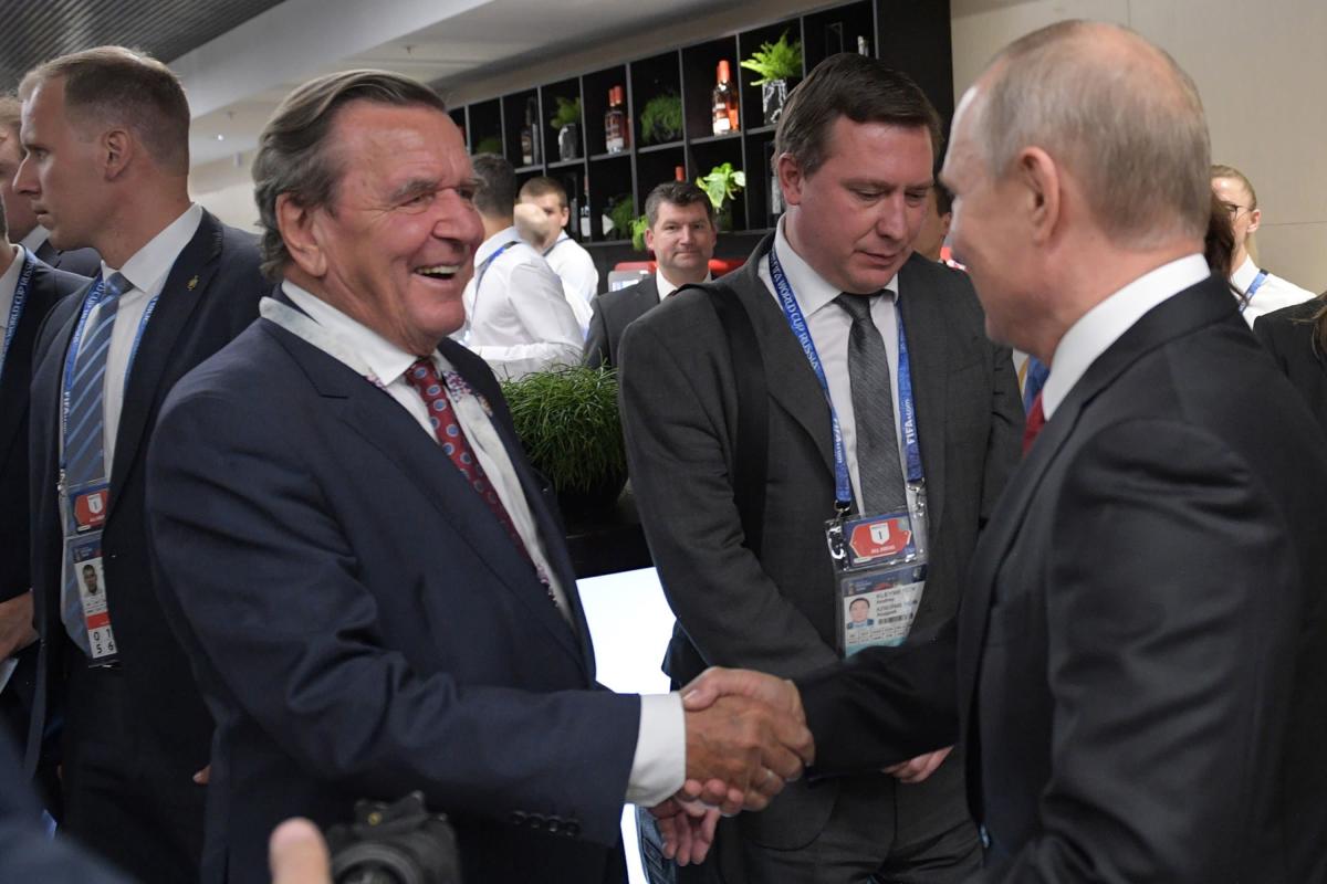 Germany’s Schroeder Says Ukraine Peace Possible After Meeting With Putin