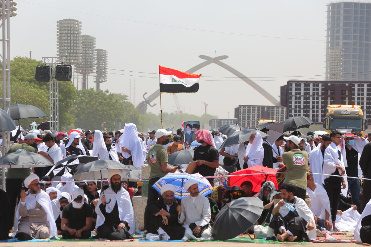 Hundreds of thousands gather for mass prayer in Baghdad