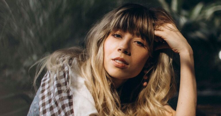 Jennette McCurdy Is Ready to Move Forward, and to Look Back