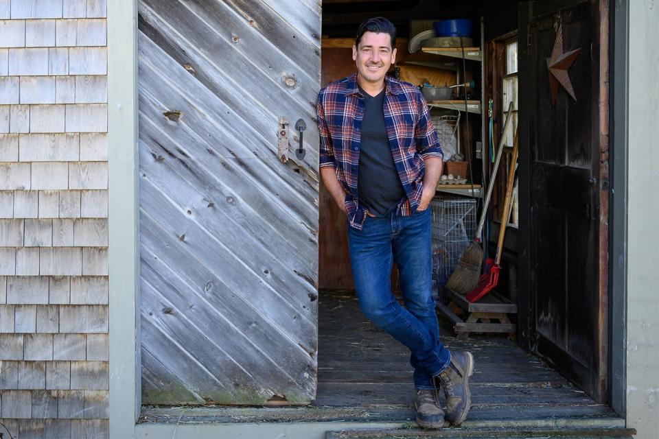 Jonathan Knight Recalls ‘Insane’ Time Touring with NKOTB While Filming His HGTV Show ‘Farmhouse Fixer’