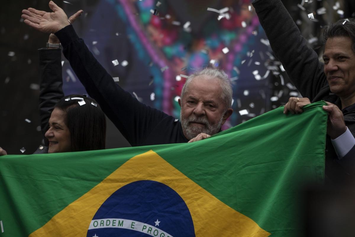 Lula Vows to Avoid Rousseff’s Errors, Deliver Stable Brazil