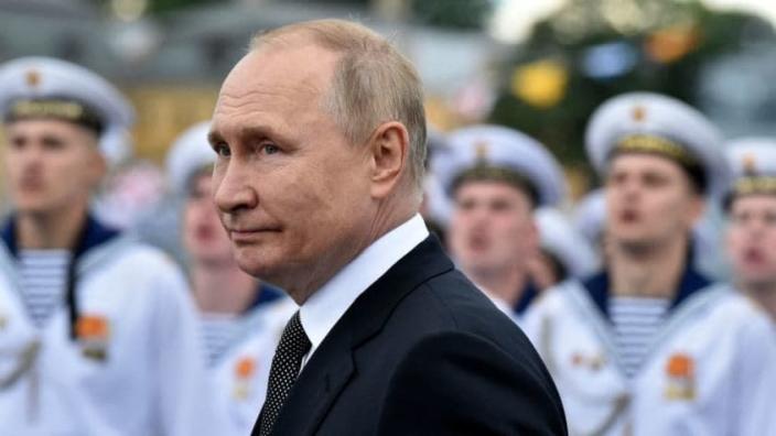 Putin signs decree to increase size of Russian military