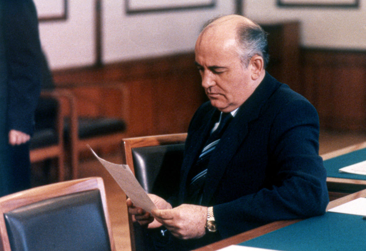 Putin, world react to death of Gorbachev, who helped end the Cold War