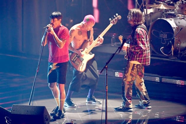 Red Hot Chili Peppers Celebrate Global Icon Award With Two-Song Performance & Emotional Speeches at 2022 VMAs