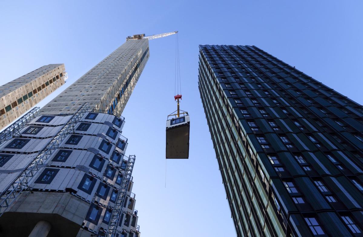 UK Construction Stalling Due to PM Uncertainty and Hot Weather, Grafton Says