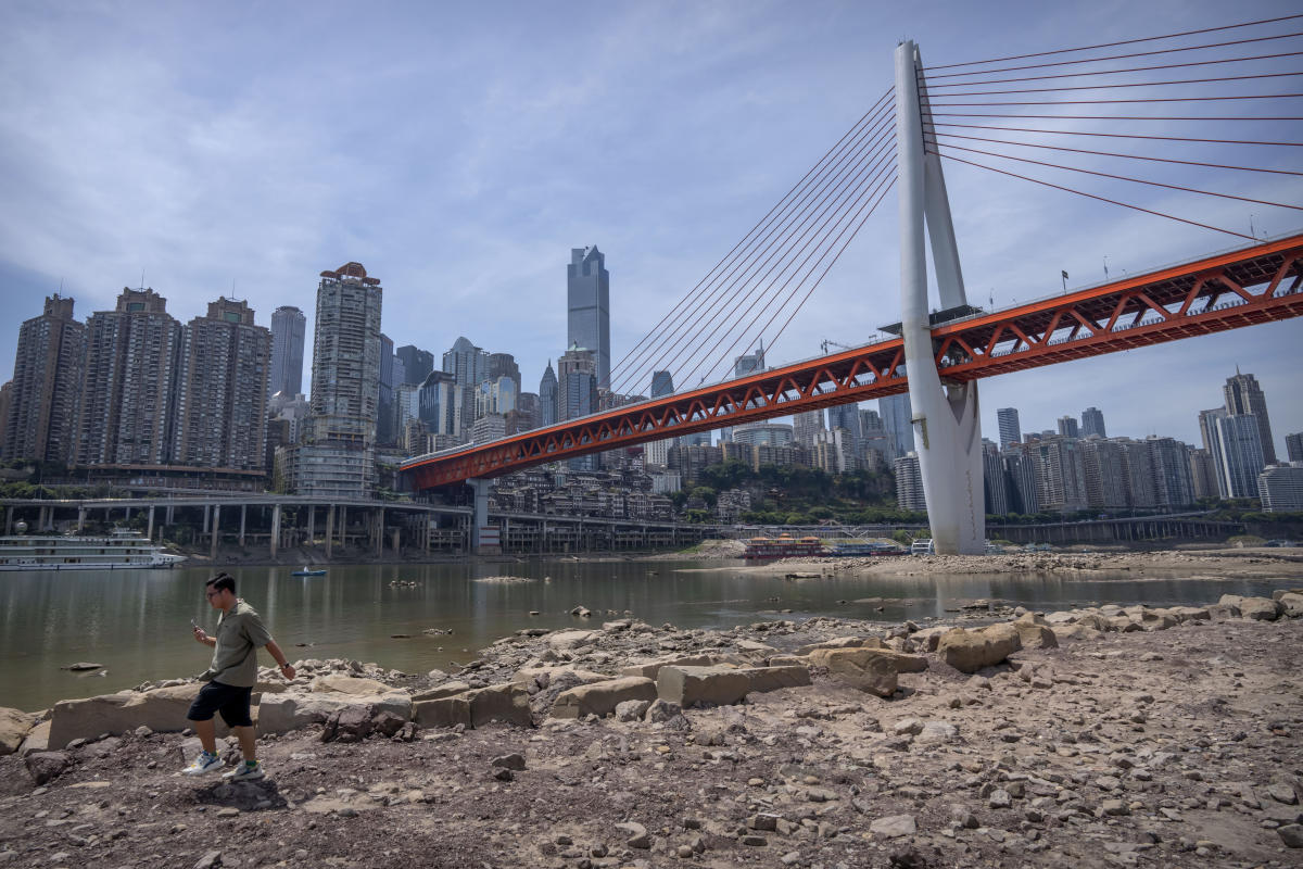 Yangtze shrinks as China’s drought disrupts industry