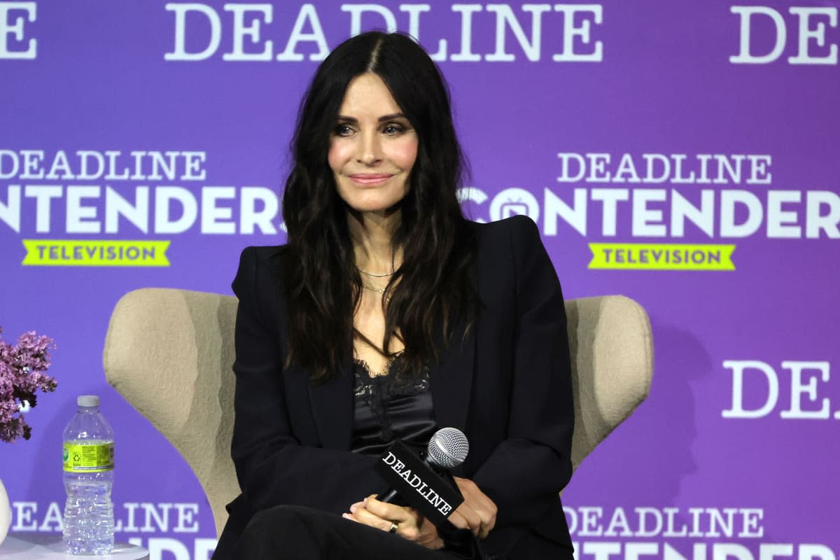 Courteney Cox Gives Her ’80s Ad a Hilarious Update