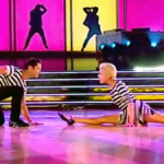 Emotional Sarah Michelle Gellar watches bestie Selma Blair nail cartwheel and splits on ‘DWTS’