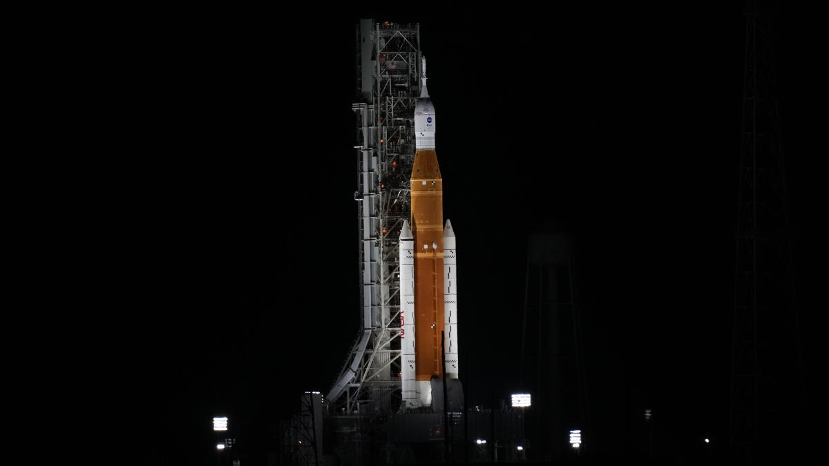 Fuel leak disrupts NASA’s 2nd shot at launching moon rocket