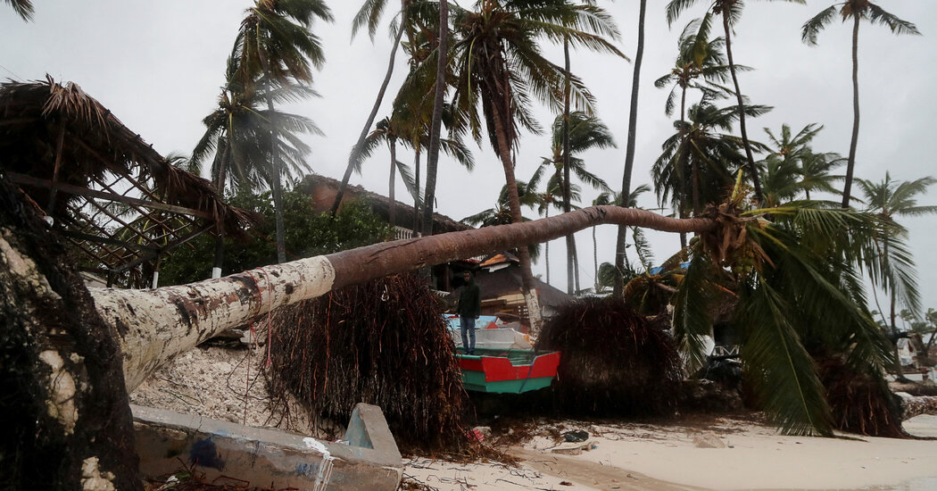 Hurricane Fiona Strengthens as It Moves North Toward Bermuda