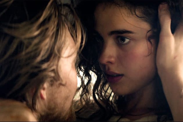 Joe Alwyn and Margaret Qualley Have a Steamy Love Affair in ‘Stars at Noon’ Trailer